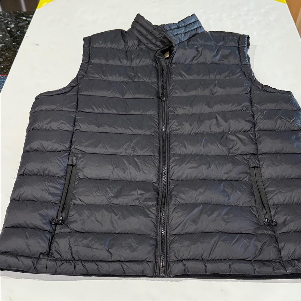 Telluride men’s size large down vest.